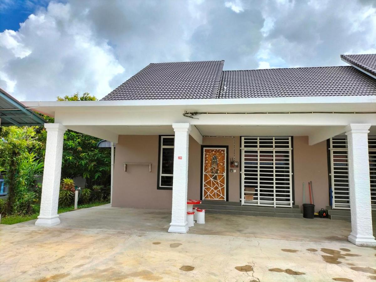 Wipah Guest House In Kampung Lundang, โกตาบารู ภายนอก รูปภาพ