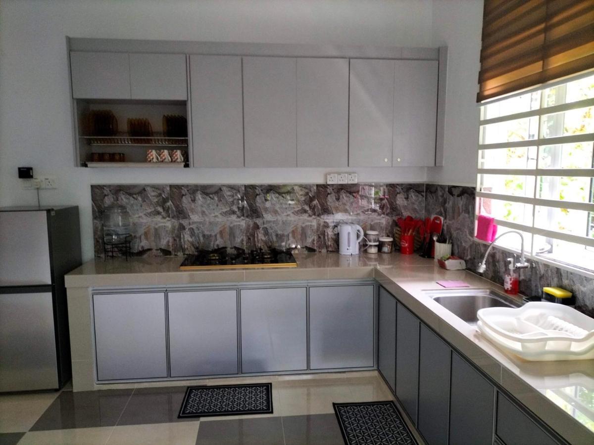 Wipah Guest House In Kampung Lundang, โกตาบารู ภายนอก รูปภาพ