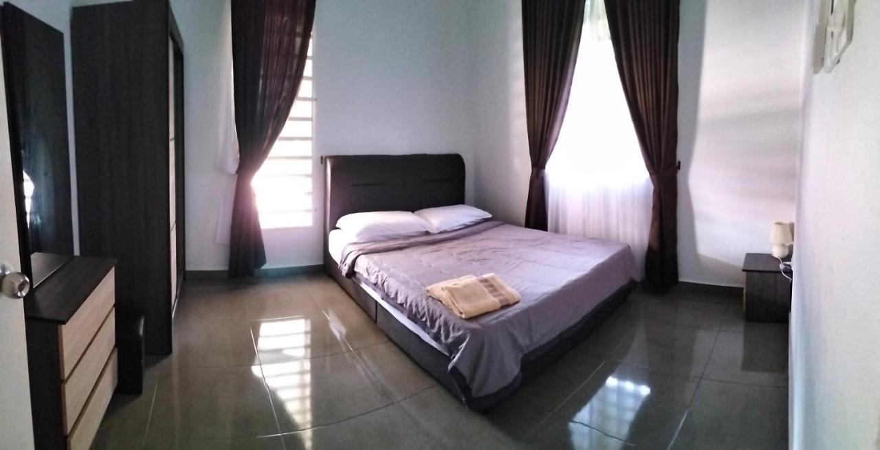 Wipah Guest House In Kampung Lundang, โกตาบารู ภายนอก รูปภาพ