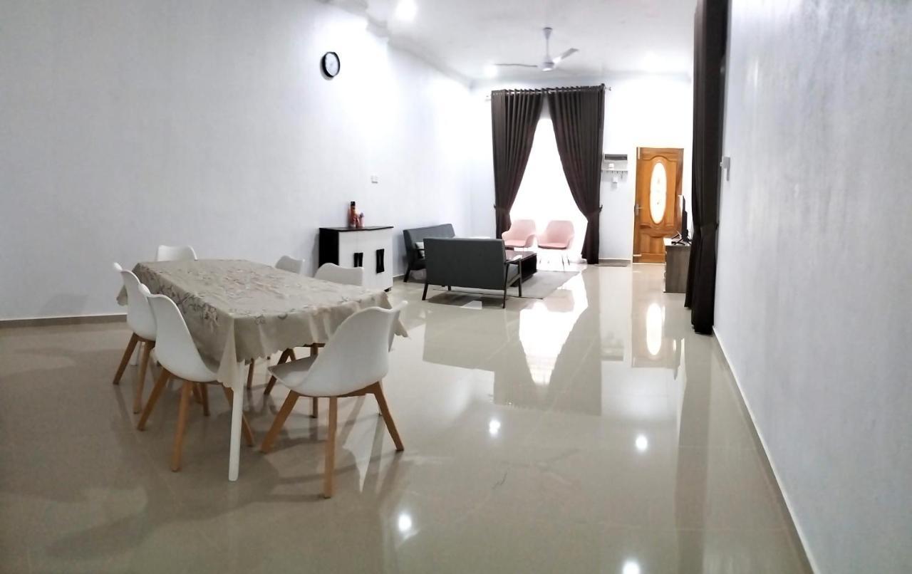 Wipah Guest House In Kampung Lundang, โกตาบารู ภายนอก รูปภาพ